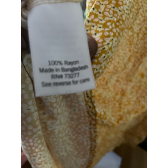 πSALE 4 for $10πCroft & Barrow Pintuck Splitneck Sleeveless Top Size 1X - Picture 4 of 4